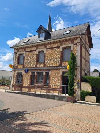 Photo du bâtiment où se situe l'agence postale