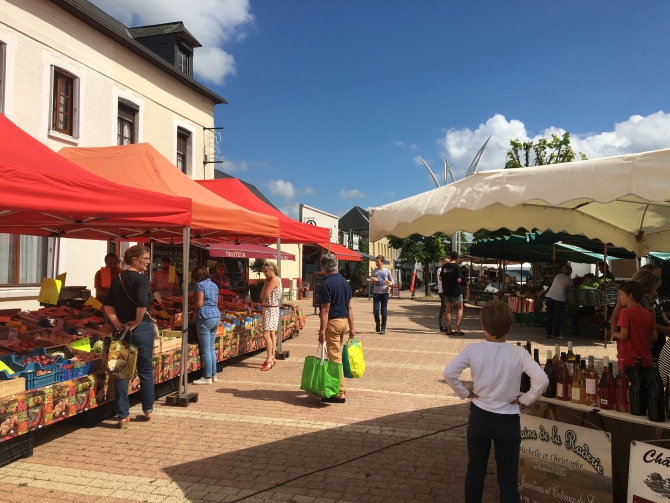 Photo d'un jour de marché à Quincampoix