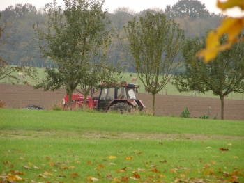 photo d'un tracteur dans un champs